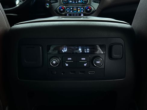 Used 2019 Chevrolet Tahoe Premier AWD/4WD image 32