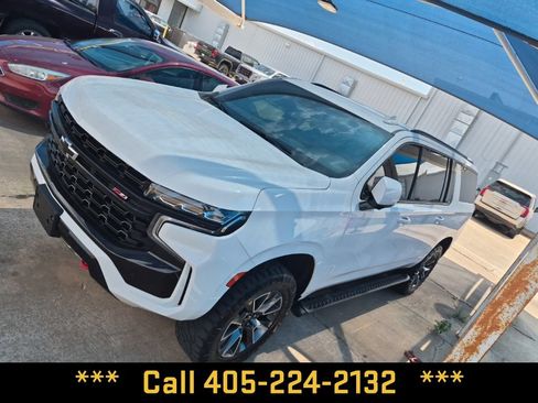 Used 2024 Chevrolet Suburban Z71 w/ Luxury Package AWD/4WD image 2