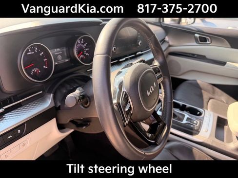 Certified 2024 Kia Carnival LX FWD image 14