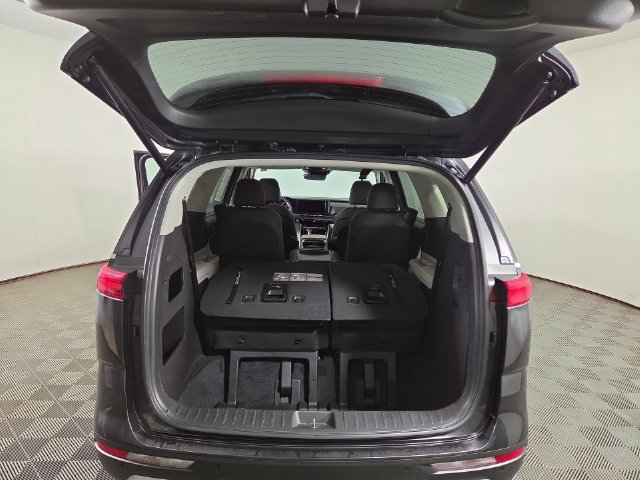 Certified 2024 Kia Carnival EX FWD image 31