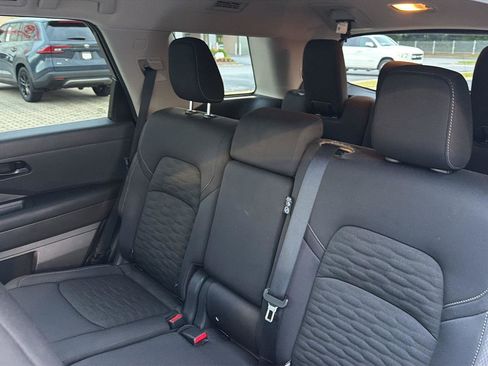 Used 2025 Nissan Pathfinder SV AWD/4WD image 32