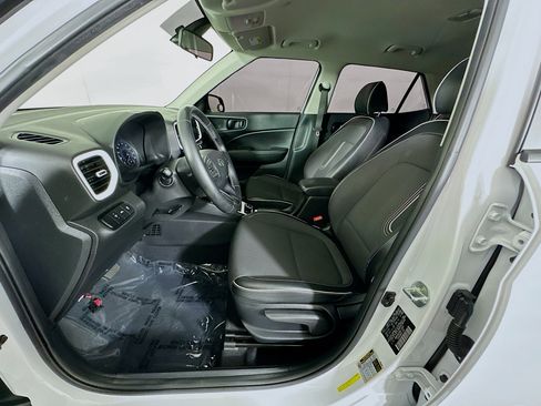 Used 2022 Hyundai Venue Limited w/ Cargo Package image 12