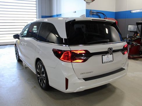 Used 2025 Honda Odyssey Elite image 48