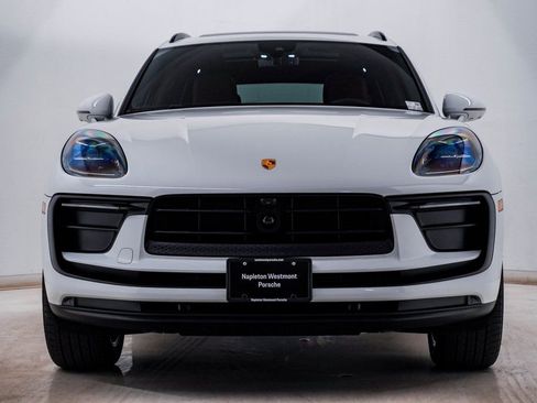 Certified 2025 Porsche Macan image 6