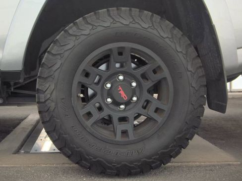 Used 2018 Toyota 4Runner TRD Off-Road image 13