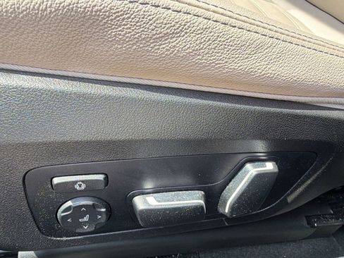 Used 2024 BMW 330i Sedan w/ Premium Package image 13