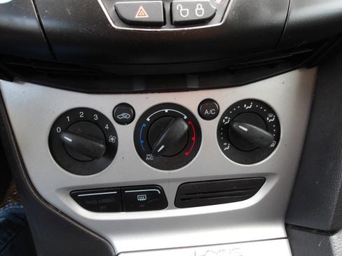 Used 2013 Ford Focus SE FWD image 13
