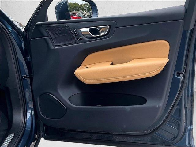 Used 2019 Volvo XC60 T5 Momentum w/ Multimedia Package FWD image 19