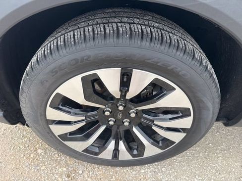 Used 2026 Ford Explorer Platinum w/ LUX Leather Package AWD/4WD image 32