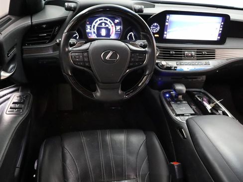Used 2022 Lexus LS 500 w/ Interior Upgrade Package RWD image 4