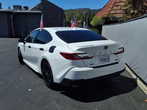 Used 2025 Toyota Camry SE w/ Convenience Package FWD image 6