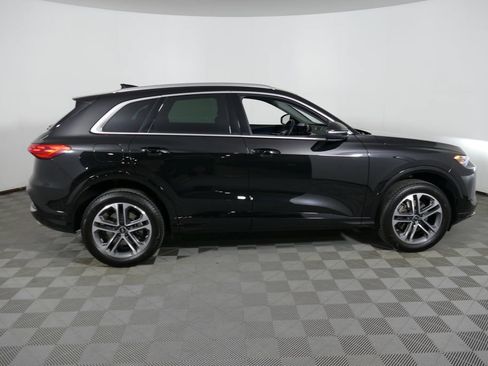 Used 2025 Audi Q5 Premium w/ Convenience Package AWD/4WD image 2