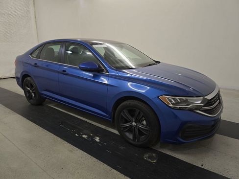 Used 2022 Volkswagen Jetta SE image 3