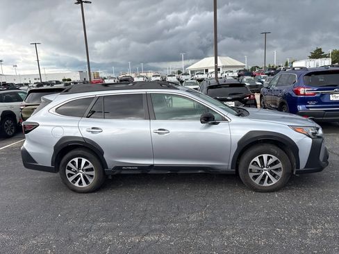 Used 2024 Subaru Outback Premium AWD/4WD image 2