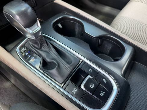 Used 2019 Hyundai Santa Fe SEL FWD image 19