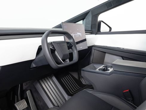 Used 2024 Tesla Cybertruck AWD Crew Cab image 14