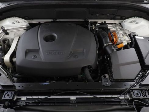 Used 2022 Volvo XC60 T8 R-Design w/ Advanced Package image 24