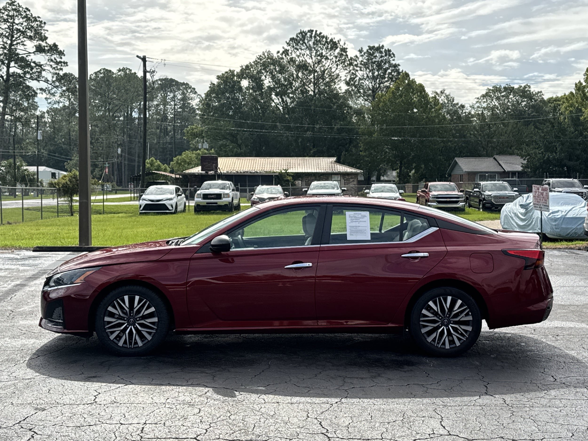 Used 2025 Nissan Altima 2.5 SV FWD image 6