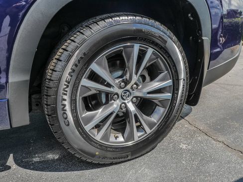 Used 2016 Toyota Highlander XLE AWD/4WD image 9