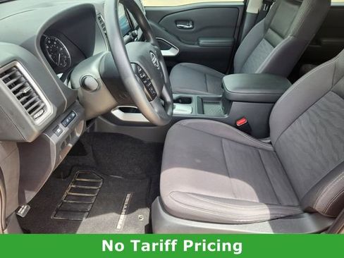 Used 2022 Nissan Frontier SV w/ Technology Package RWD image 12