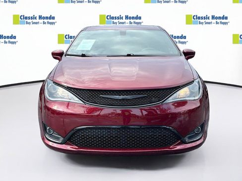 Used 2019 Chrysler Pacifica Touring Plus w/ S Appearance Package FWD image 2