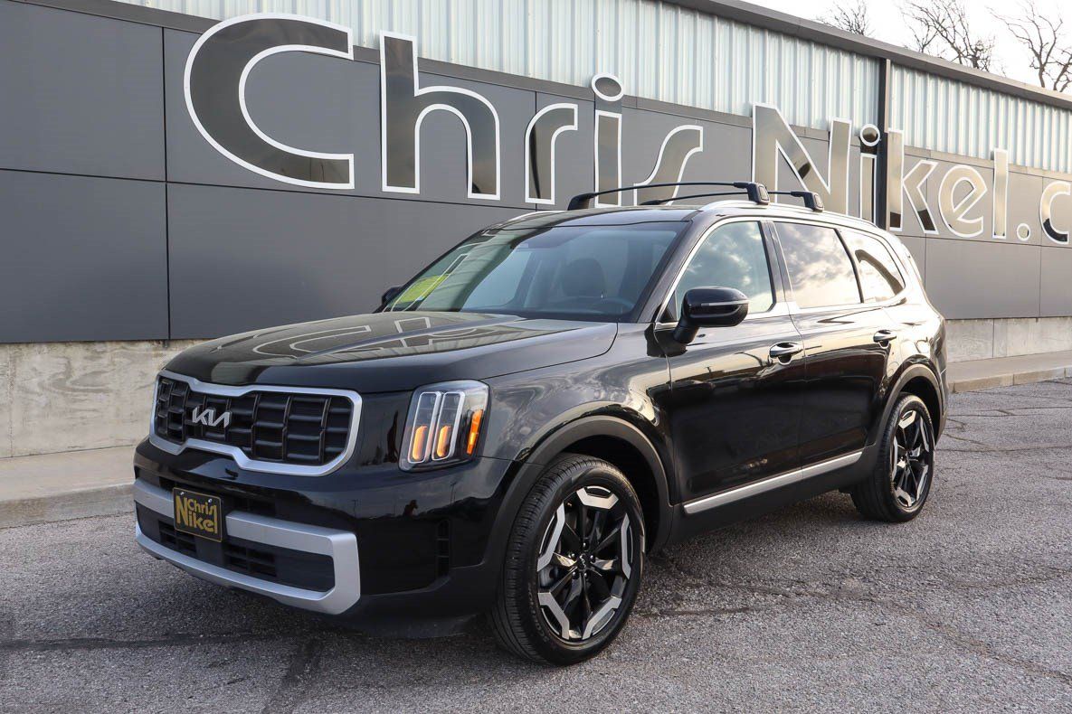 Used 2025 Kia Telluride S AWD/4WD image 1