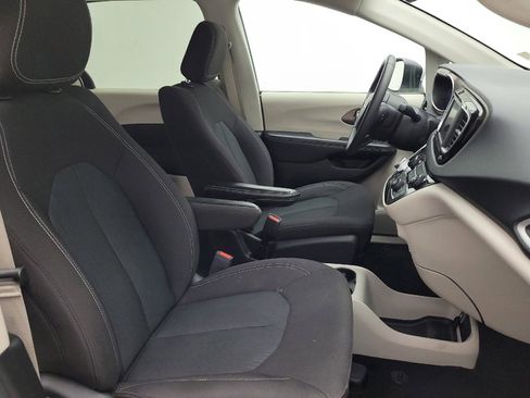 Used 2023 Chrysler Voyager LX FWD image 21