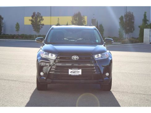 Used 2017 Toyota Highlander SE image 5