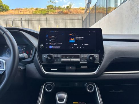 Used 2025 Toyota Grand Highlander FWD image 17