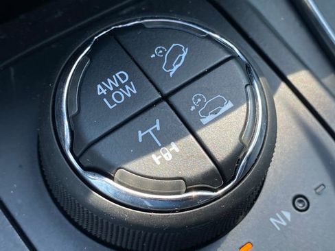 Used 2019 Jeep Cherokee Trailhawk AWD/4WD image 30