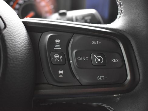 Used 2025 Jeep Wrangler Unlimited Rubicon image 19