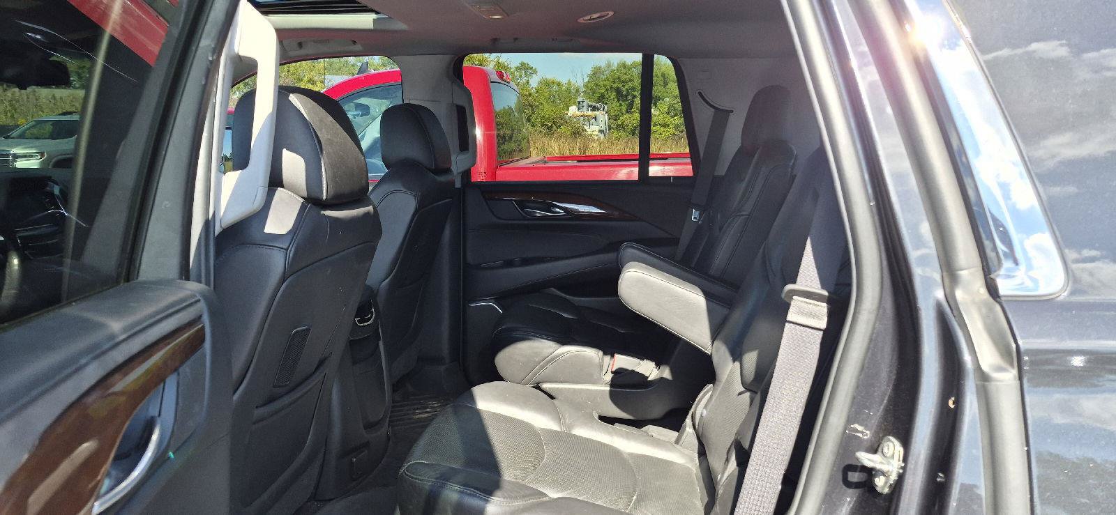 Used 2019 Cadillac Escalade Luxury w/ LPO, Radiant Package AWD/4WD image 8