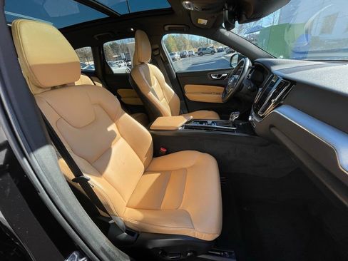 Used 2020 Volvo XC60 T5 Momentum w/ Protection Package Premier image 32