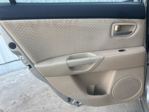 Used 2006 MAZDA MAZDA3 i Touring FWD image 14