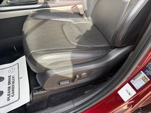 Used 2024 Kia Carnival LX image 12