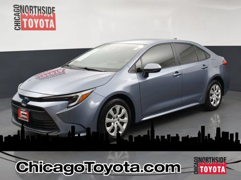 Used 2025 Toyota Corolla LE w/ Convenience Package FWD image 1