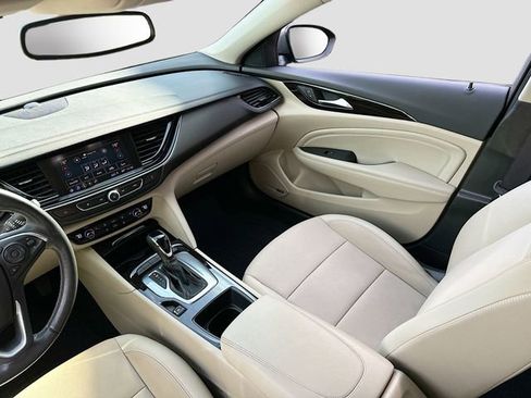 Used 2019 Buick Regal Essence w/ Driver Confidence Package I image 25