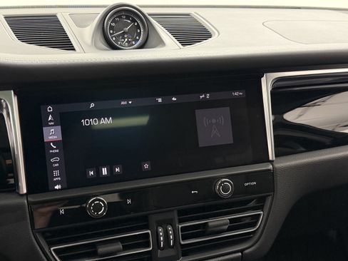 Certified 2024 Porsche Macan S AWD/4WD image 45