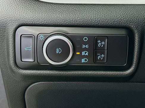 Used 2024 Ford Explorer XLT w/ Equipment Group 202A image 17