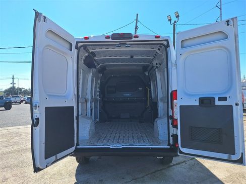 Used 2022 RAM ProMaster 2500 w/ Premium Convenience Group image 25