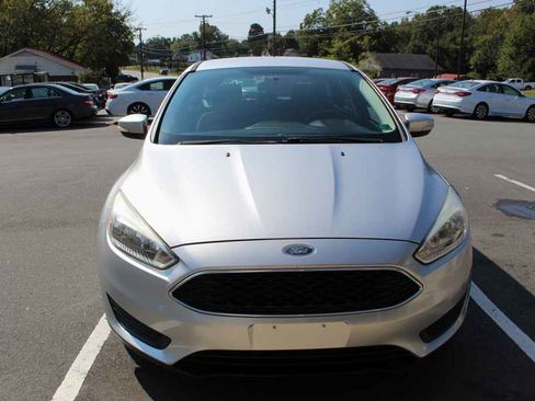 Used 2016 Ford Focus SE image 2