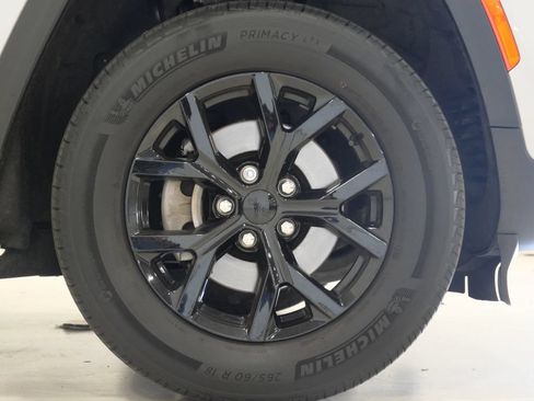 Used 2024 Jeep Grand Cherokee Altitude AWD/4WD image 9