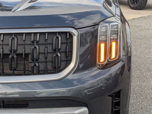 Used 2024 Kia Telluride EX w/ EX Captain's Chair Package image 9
