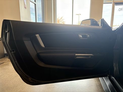 Used 2021 Ford Mustang Shelby GT500 w/ Carbon Fiber Track Pack image 9