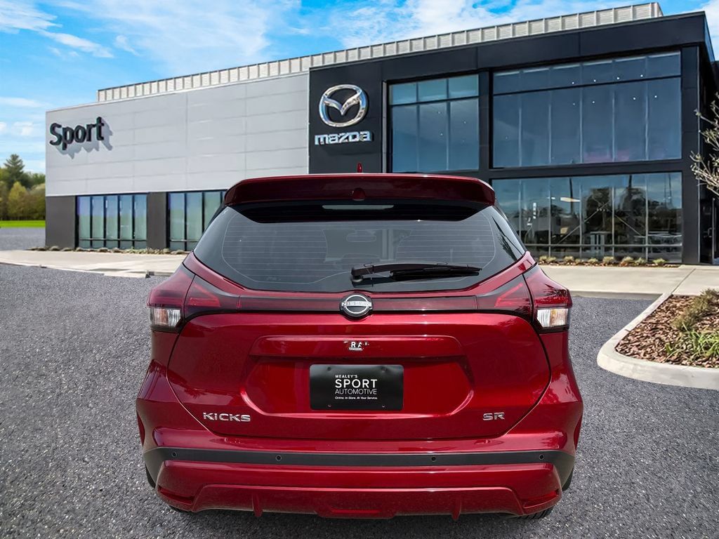 Used 2024 Nissan Kicks SR w/ SR Premium Package FWD image 5