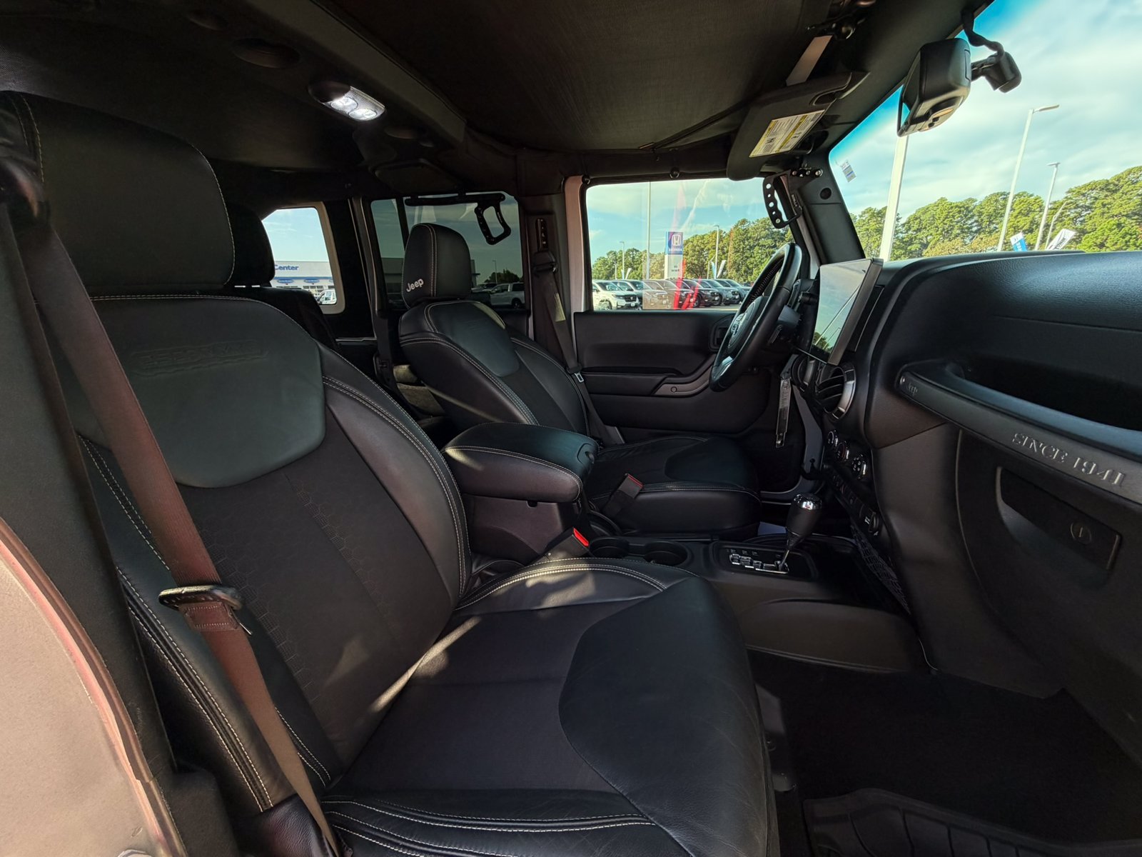 Used 2018 Jeep Wrangler Unlimited Sport AWD/4WD image 16
