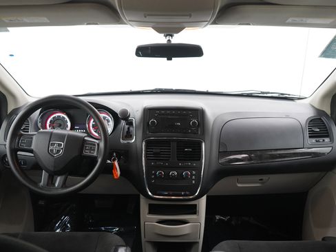 Used 2015 Dodge Grand Caravan American Value Package FWD image 14