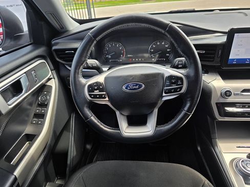 Used 2022 Ford Explorer XLT AWD/4WD image 16