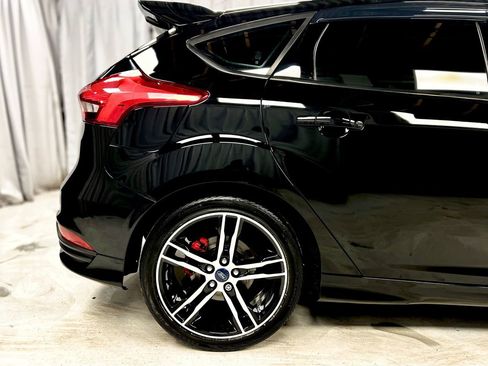 Used 2016 Ford Focus ST image 12