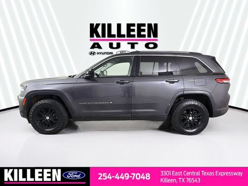 Used 2023 Jeep Grand Cherokee Laredo AWD/4WD image 4